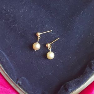 Pearl and gold drop earrings